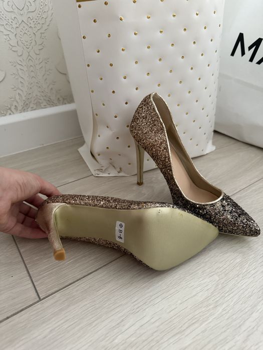 Туфли на каблуках