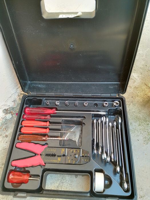 Куфар за инструменти