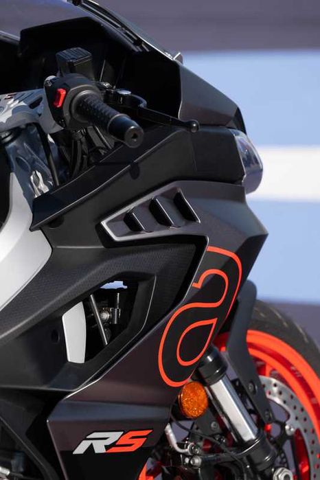 Aprilia RS 457 - 2025 -Sportiva bicilindica cu cadru de aluminiu