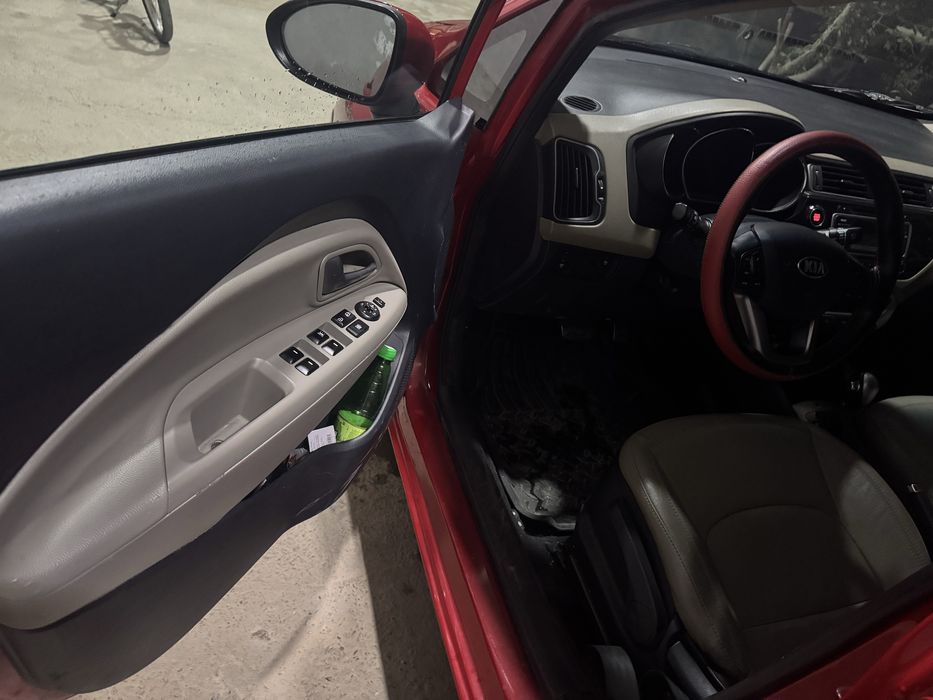 Kia rio 2016 год  -63.000 км пробег