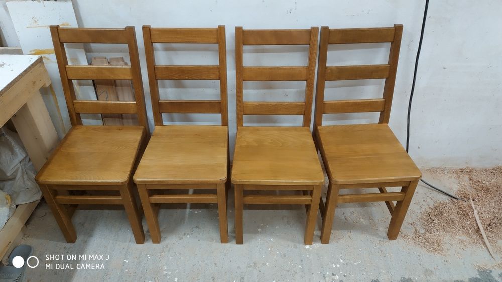 Scaune cu sezut din lemn masiv