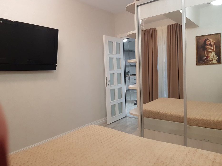 Închiriez apartament la Royal Town