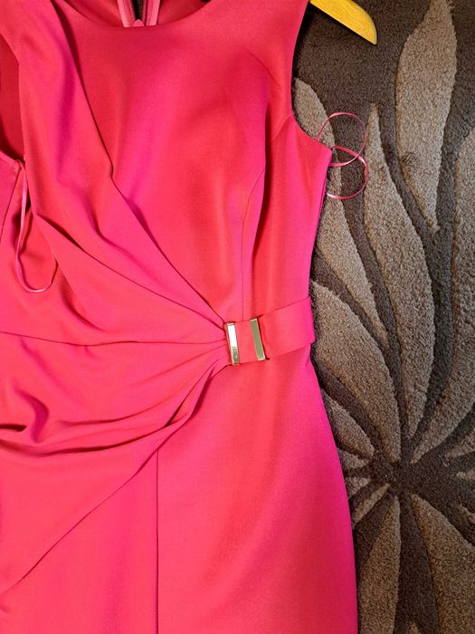 Страхотна цикламена рокля с детайли LIPSY LONDON