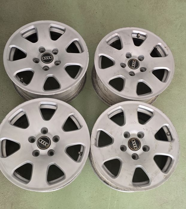 Vând jante audi R15 5X112 cu valve de metal