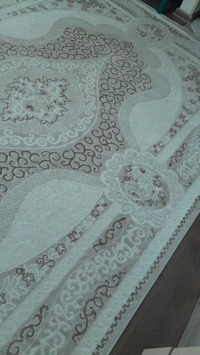 Продам ковёр в зал 48000