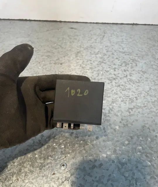 Releu stergatoare 4B0 955 531 A Volkswagen VW Passat 2002
