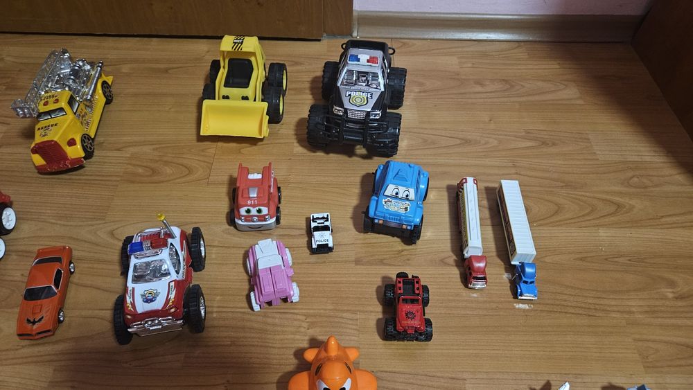 Колички, камиончета, самолети