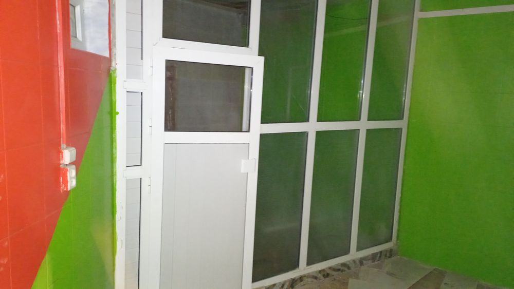 Двери пластиковые и из альюминия