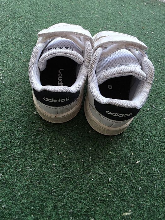 Обувки ADIDAS 20 номер 
Цена 20лв