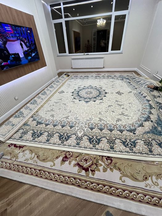 Ковер очень качественный размером 4х4