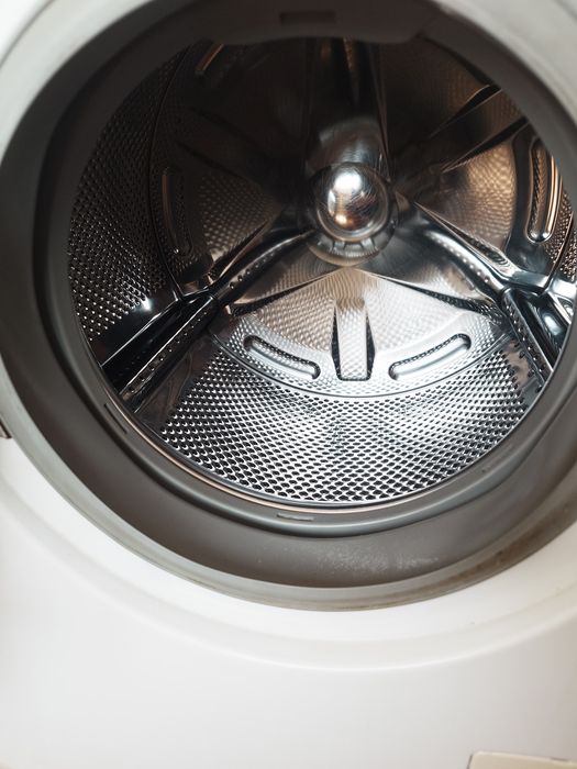 Продавам пералня Whirlpool 6th sense