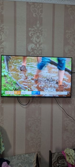 Продам телевизор смарт 43 диогональ работает отлично.