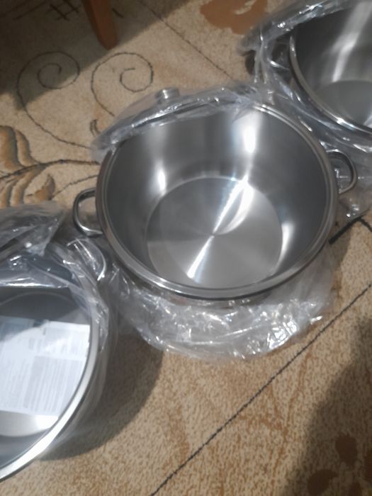 Vând set de 3 oale mari de  inox cu capac