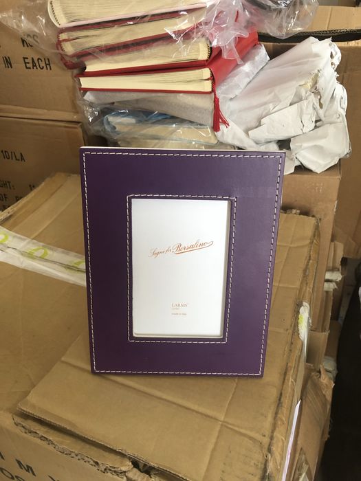 Rame foto inbracate in piele