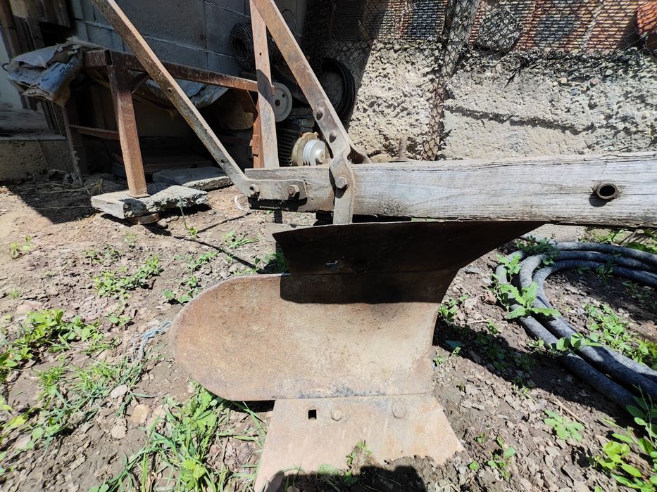 Плуг обращателен