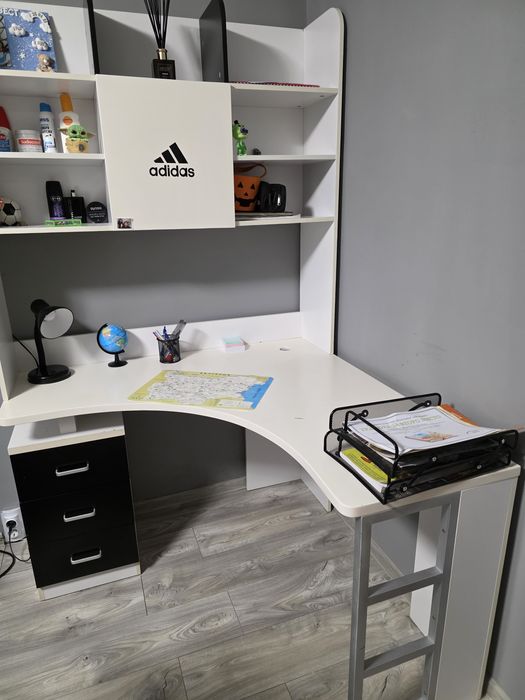 Adidas  ъглово бюро с надстройка Адидас