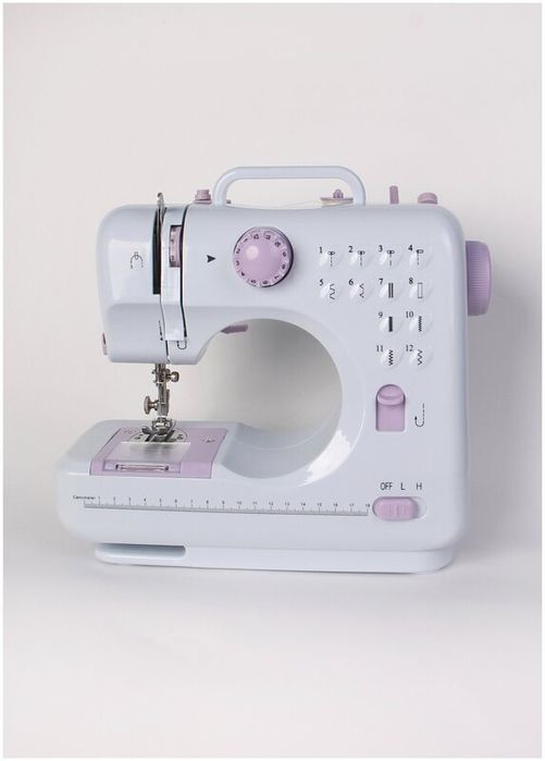 Швейная машинка / Электропитание 220 В / 4 батарейки АА