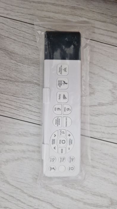 Capac wc inteligent cu bideu si telecomandă.