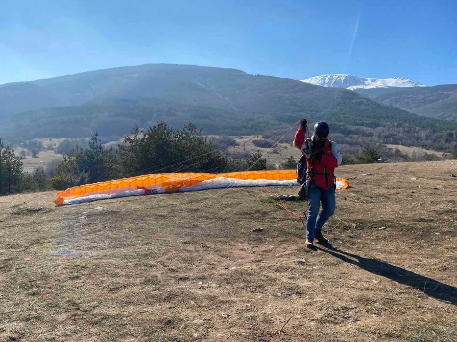 Курс по парапланеризъм в София, продажба на парапланери и екипировка