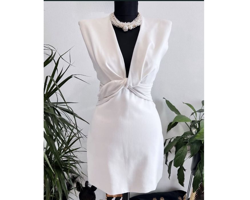 Rochie scurta alba eleganta tip sacou fara maneci Zara marimea M
