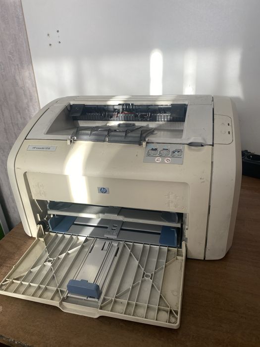 Продам принтер лазерный черный