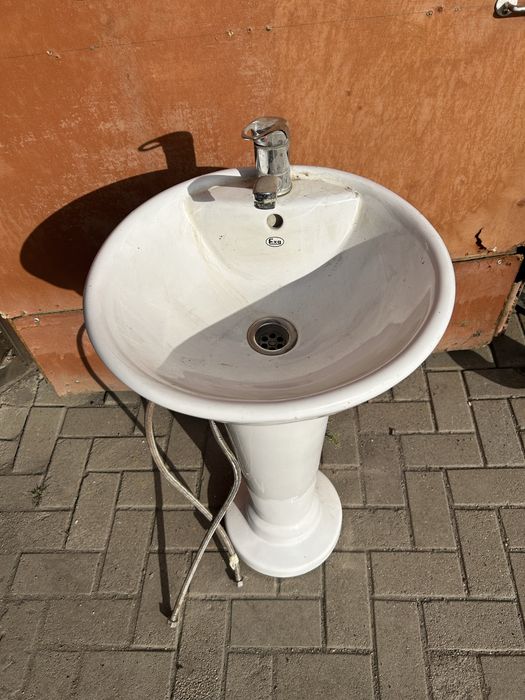 Продам умывальник тюльпан