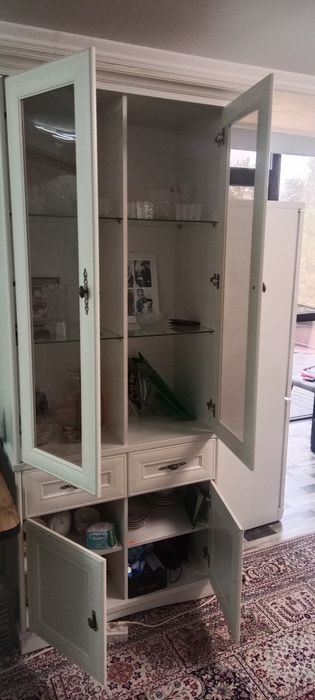 Продам шкаф для посуды в отличном состоянии