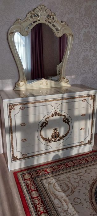 Спальный гарнитур почти новый