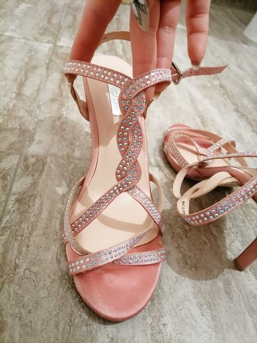 Дамски сандали на ток