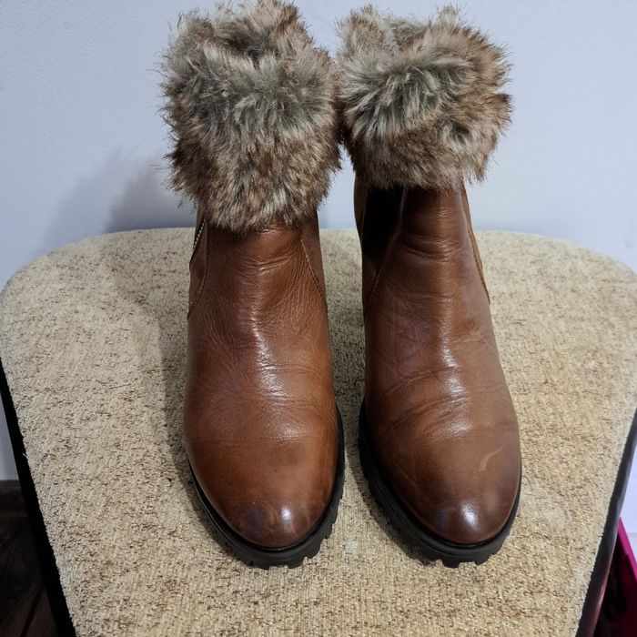 Vând botine femei Caprice, piele naturala