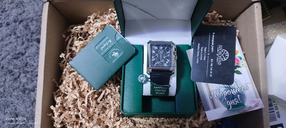 Продам часы с гарантией.