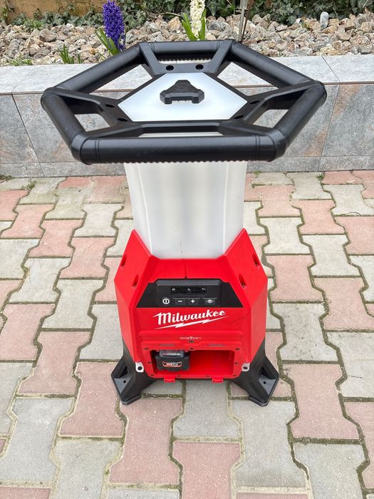 Proiector lampa de santier cu incarcator si priza m18 ONESLDP