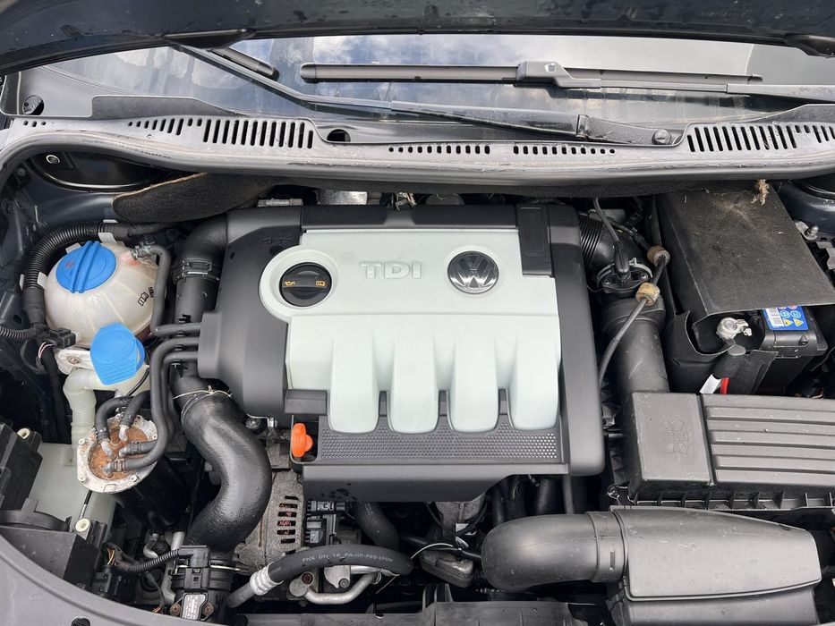 Vw Tuaran 1.9 105кс.код на мотора BLS 2009г.