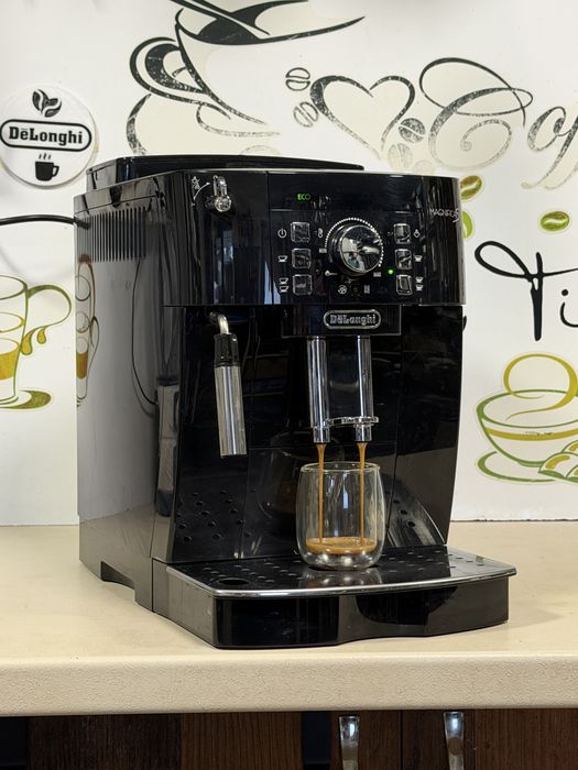 Кафемашина кафе автомат delonghi magnifica S с гаранция