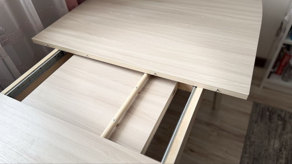 Стол для гостей