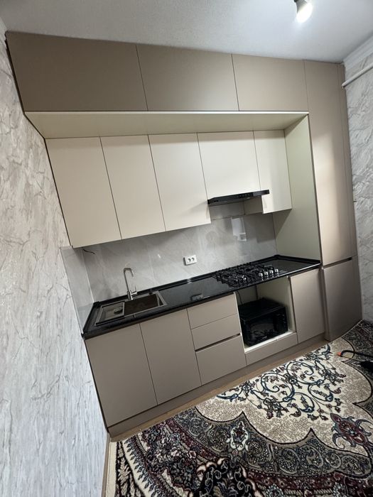 Кухиний мебел на заказ хай-тек