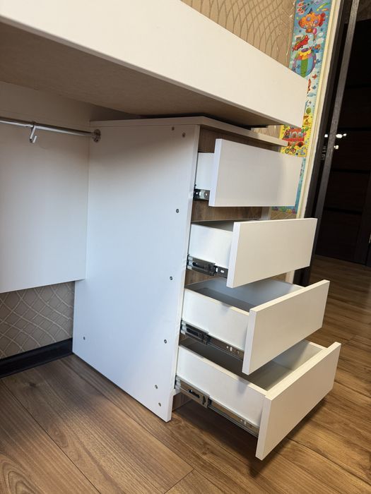 Продам стол для макияжа