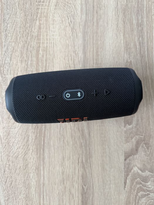 JBL CHARGE 5 в черно