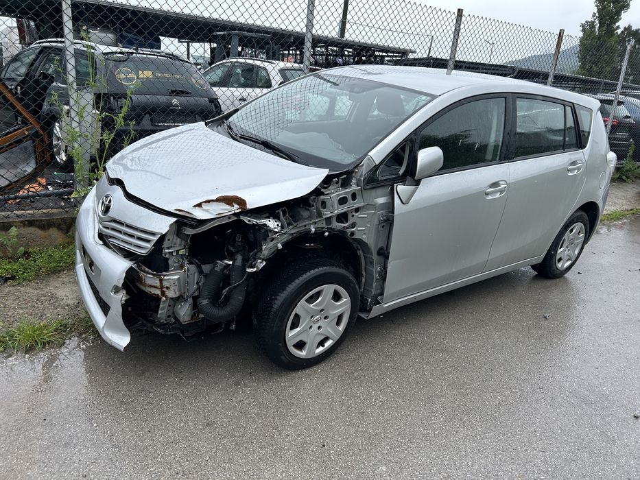 Toyota Verso Бензин 2012г ЗА ЧАСТИ!