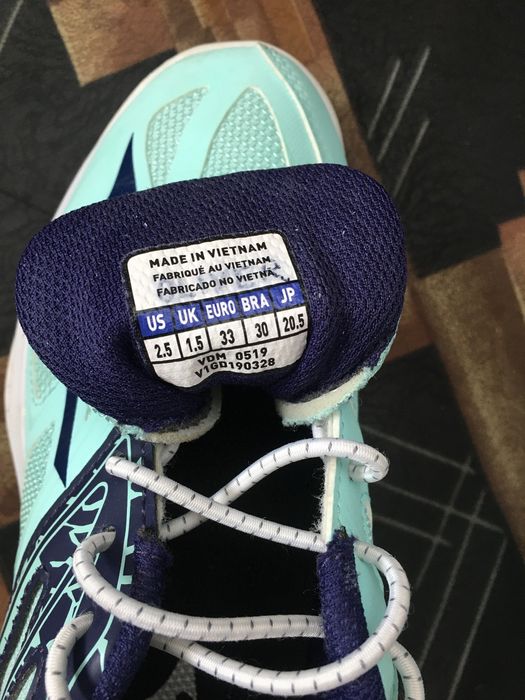 MIZUNOдетски маратонки35и33н. Много здрави и удобни за крака м-ки.