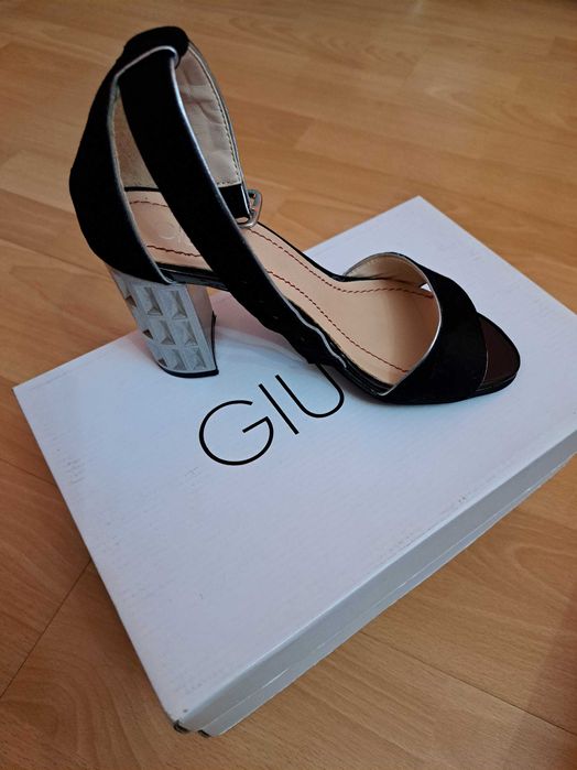 Sandale negre si stileto crem de piele Giulio.