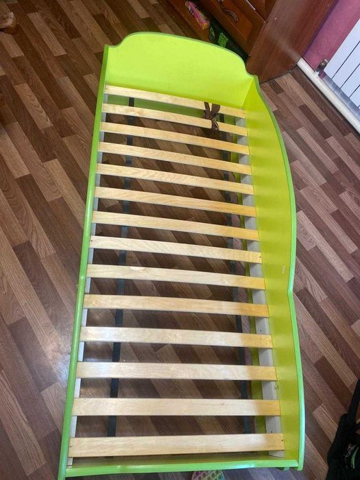 Продам кровать-машинку дёшево