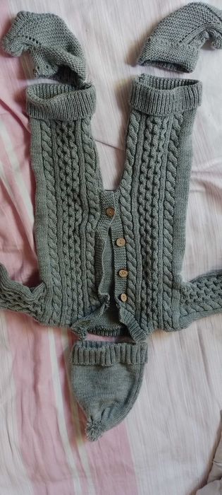 Вязанный костюм для новорожденных