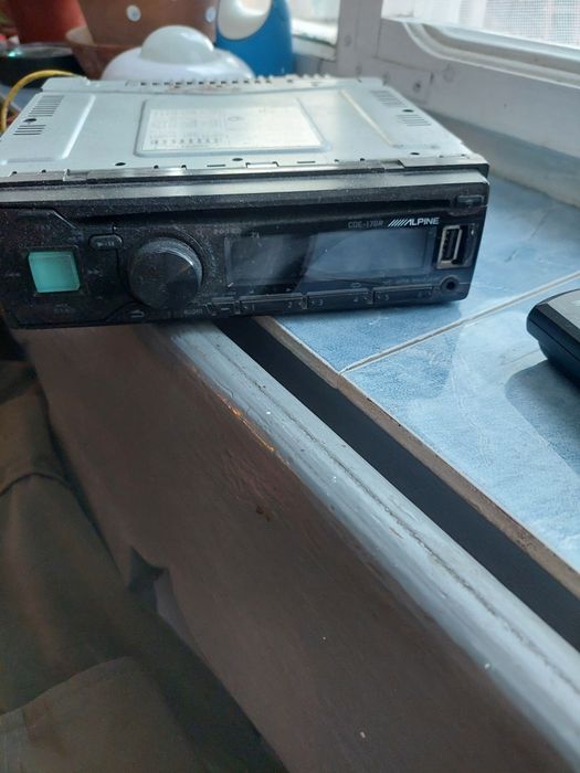 Radio cd alpine. Functional