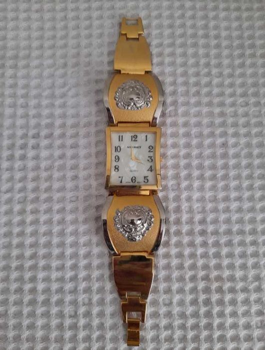 Наручные женские часы в подарок