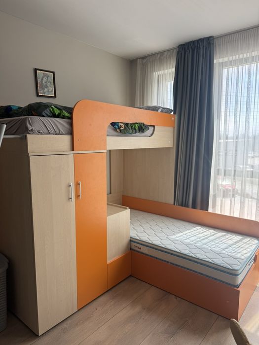 Детско обзавеждане-двуетажно легло,ракла,гардероб и два матрака Нани с подматрачна рамка и повдигащ механизъм