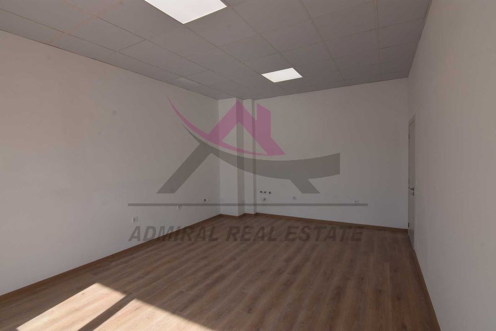 Атрактивен -тристаен -Младост 1