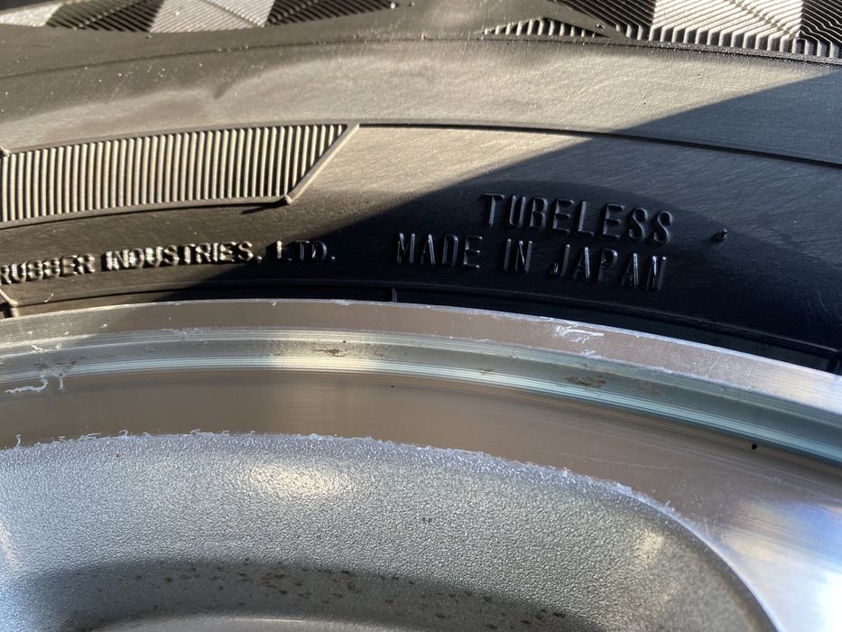 Продам комплект шин