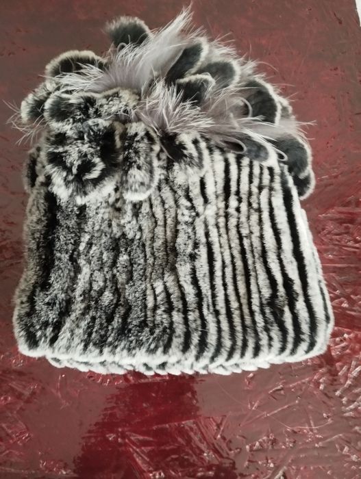 Дамски зимни шапки