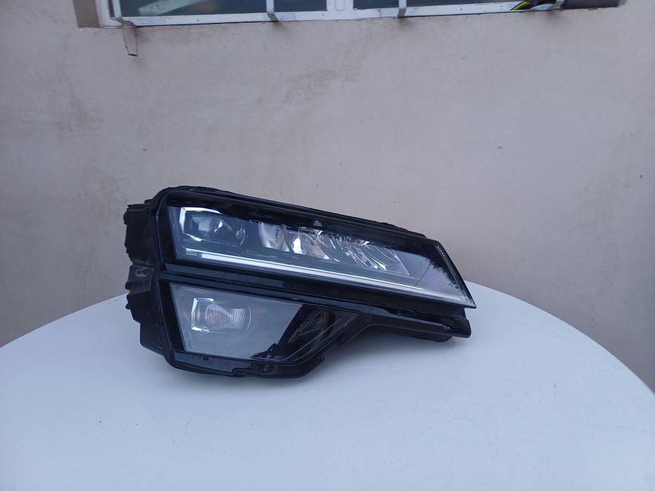 Десен фар за Skoda Karoq